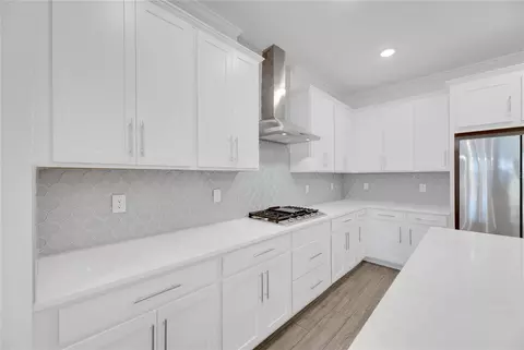 Kitchen - 923 Signet Dr, Apollo Beach, FL 33572 photo 7 of 8