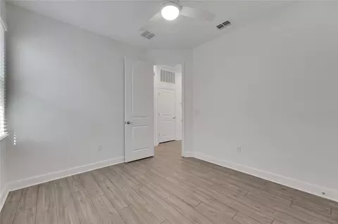 Bedroom - 923 Signet Dr, Apollo Beach, FL 33572 photo 8 of 10