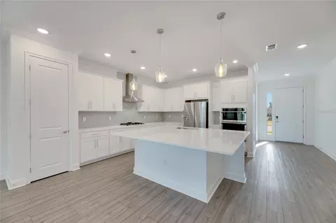 Kitchen - 923 Signet Dr, Apollo Beach, FL 33572 photo 1 of 8