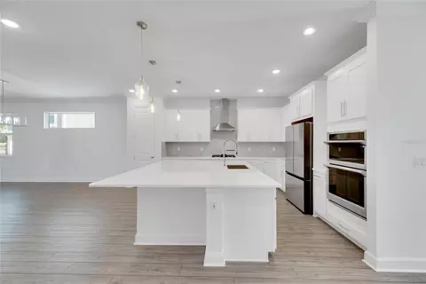 Kitchen - 923 Signet Dr, Apollo Beach, FL 33572 photo 4 of 8