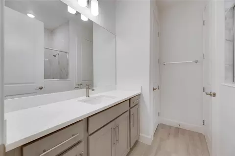 Bath - 923 Signet Dr, Apollo Beach, FL 33572 photo 7 of 10