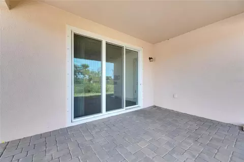 Exterior - 923 Signet Dr, Apollo Beach, FL 33572 photo 3 of 9