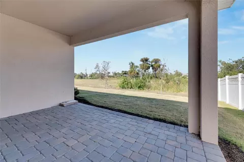 Exterior - 923 Signet Dr, Apollo Beach, FL 33572 photo 2 of 9