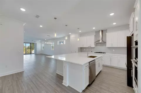 Kitchen - 923 Signet Dr, Apollo Beach, FL 33572 photo 2 of 8