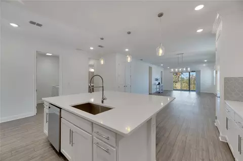 Kitchen - 923 Signet Dr, Apollo Beach, FL 33572 photo 3 of 8