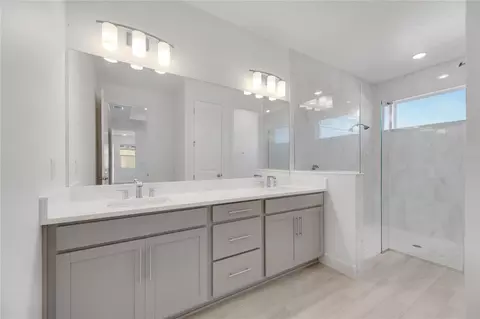 Bath - 923 Signet Dr, Apollo Beach, FL 33572 photo 2 of 10