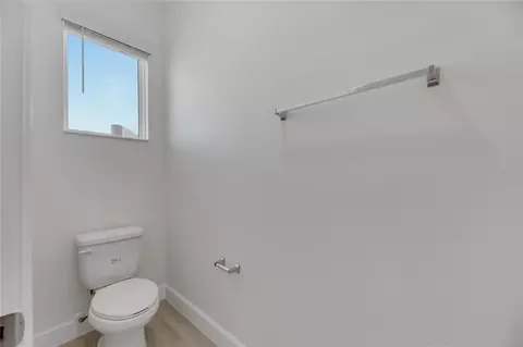 Bath - 923 Signet Dr, Apollo Beach, FL 33572 photo 3 of 10