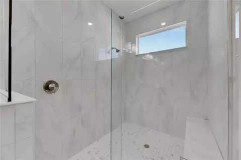 Bath - 923 Signet Dr, Apollo Beach, FL 33572 photo 1 of 10