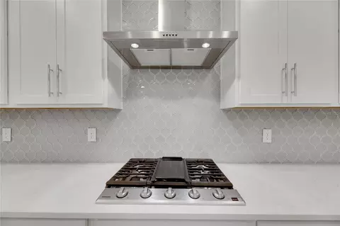 Kitchen - 923 Signet Dr, Apollo Beach, FL 33572 photo 8 of 8