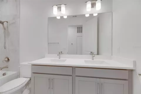 Bath - 923 Signet Dr, Apollo Beach, FL 33572 photo 5 of 10