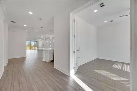 Entry Way - 923 Signet Dr, Apollo Beach, FL 33572 photo 3 of 5
