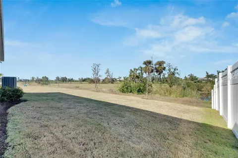 Exterior - 923 Signet Dr, Apollo Beach, FL 33572 photo 5 of 9