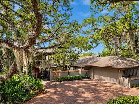 1296 Weybridge Ln, Dunedin, FL 34698