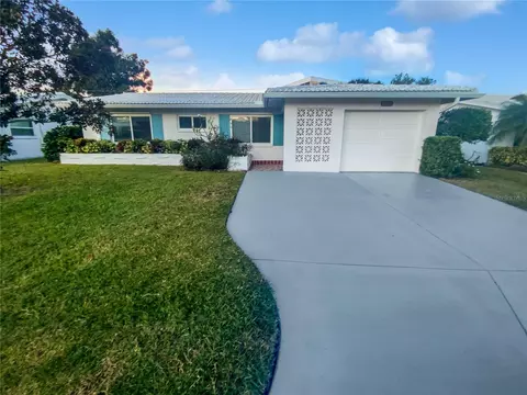 9506 141st St, Seminole, FL 33776