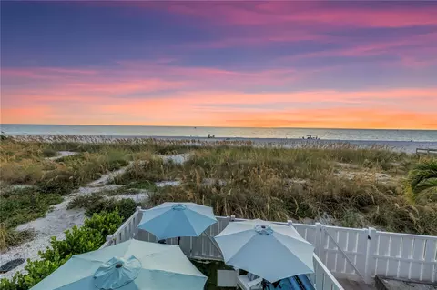 12274 1st St W #4, Treasure Island, FL 33706