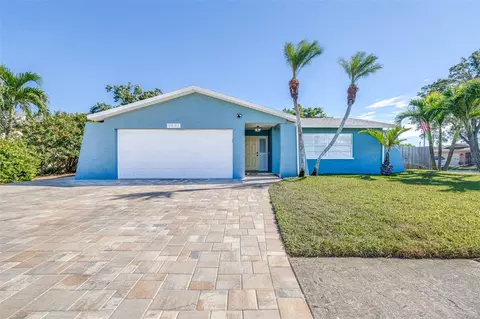8687 Matthew St, Seminole, FL 33772