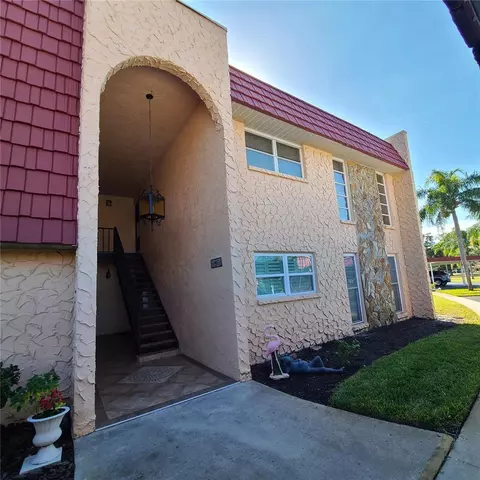 220 Buttonwood Cir #220, Seminole, FL 33777