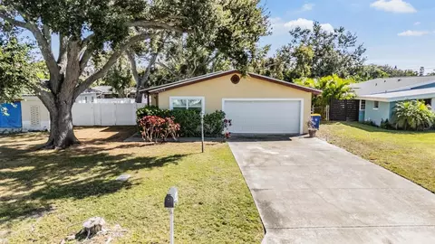 10502 Orange Blossom Ln, Seminole, FL 33772