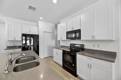 Kitchen - 11838 Brighton Knoll Loop, Riverview, FL 33579 photo 6 of 6