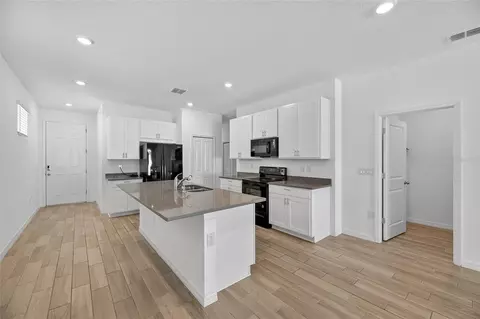 Kitchen - 11838 Brighton Knoll Loop, Riverview, FL 33579 photo 3 of 6