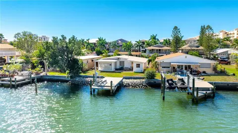 17611 1st St E, Redington Shores, FL 33708