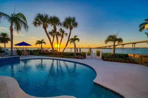 106 Driftwood Ln, Largo, FL 33770