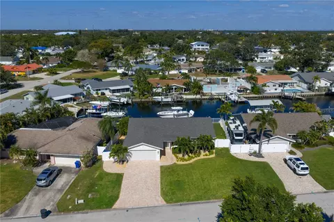1425 50th Ave NE, Saint Petersburg, FL 33703