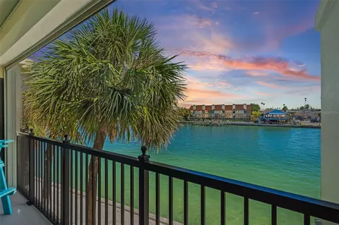 7467 Bayshore Dr #303, Treasure Island, FL 33706