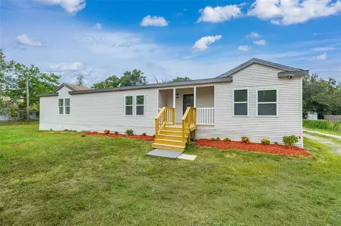 9902 Seven Roads Pl, Thonotosassa, FL 33592