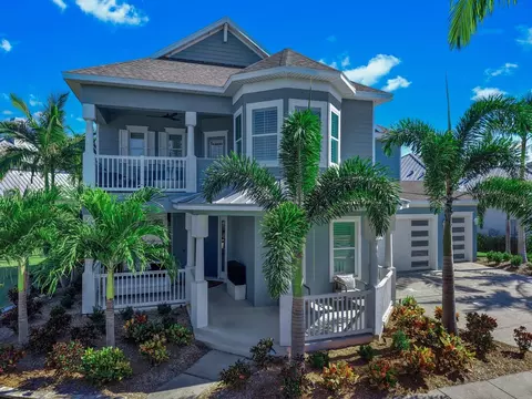 609 Manns Harbor Dr, Apollo Beach, FL 33572