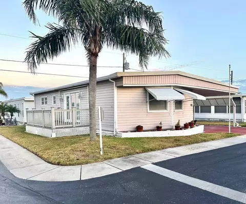 11211 101st St #93, Largo, FL 33773