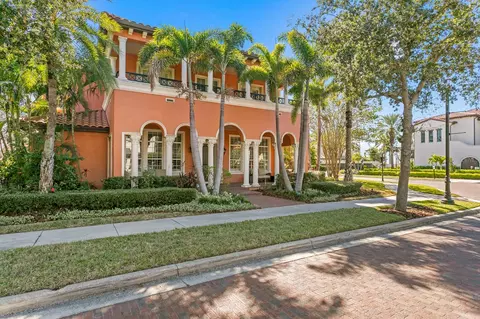 4912 Yacht Club Dr, Tampa, FL 33616