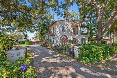 1336 Indian Rocks Rd, Belleair, FL 33756