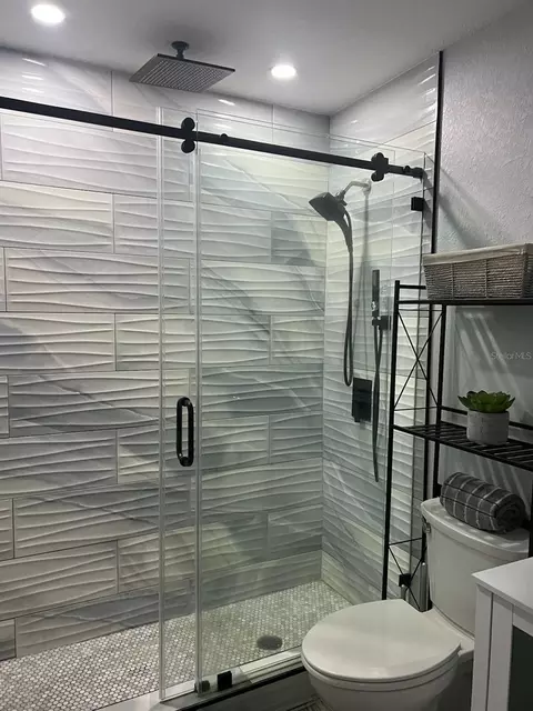 Bath - 13246 4th St E, Madeira Beach, FL 33708 photo 3 of 4