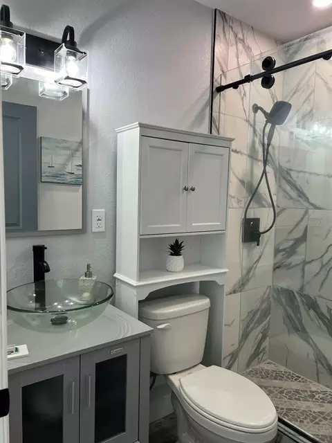 Bath - 13246 4th St E, Madeira Beach, FL 33708 photo 2 of 4