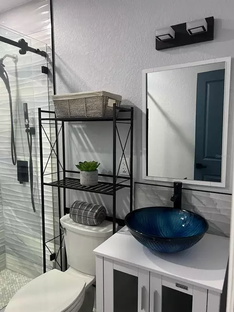 Bath - 13246 4th St E, Madeira Beach, FL 33708 photo 4 of 4