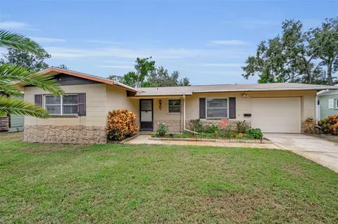 13434 Ridgeland Dr, Seminole, FL 33776