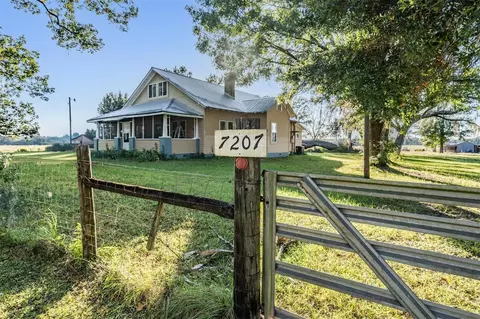 7207 Elwood Rd, Zephyrhills, FL 33540