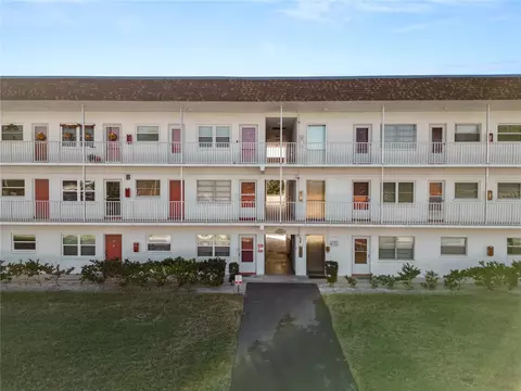 5728 14th Ave N #205B, Saint Petersburg, FL 33710