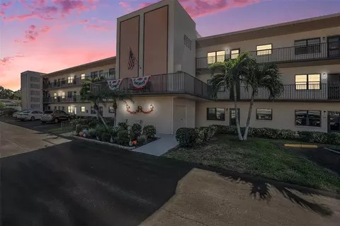 5971 Terrace Park Dr N #307, Saint Petersburg, FL 33709