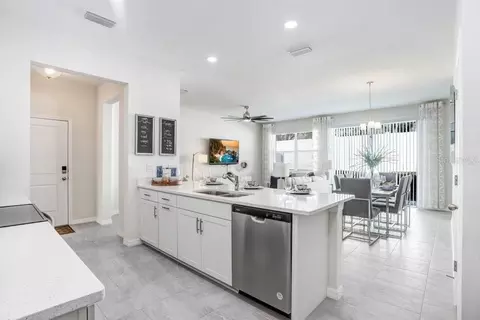 Kitchen - 5349 Coldpine Pl, Seffner, FL 33584 photo 2 of 3