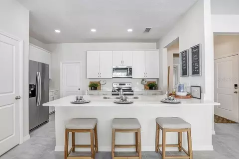 Kitchen - 5349 Coldpine Pl, Seffner, FL 33584 photo 3 of 3