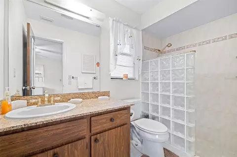 Bath - 623 Racoon Ln, Lorida, FL 33857 photo 2 of 4