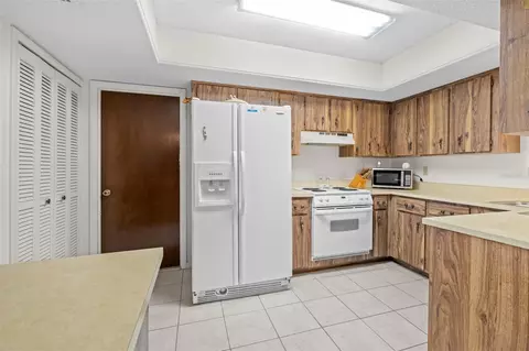 Kitchen - 623 Racoon Ln, Lorida, FL 33857 photo 2 of 4
