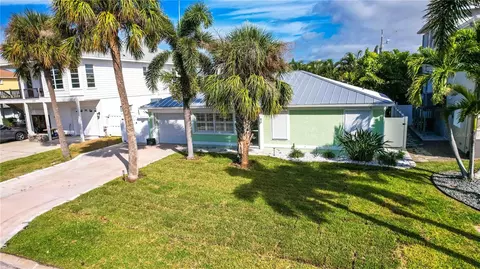 107 8th St, Belleair Beach, FL 33786