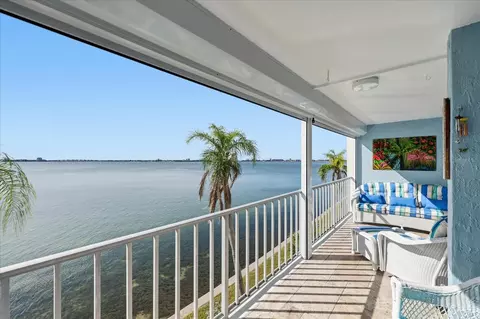 6060 Shore Blvd S #203, Gulfport, FL 33707
