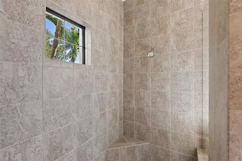 Bath - 11739 River Shores Trl, Parrish, FL 34219 photo 2 of 5