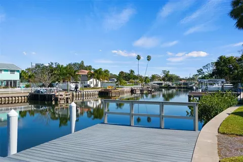 5173 Horseshoe Pl, Saint Petersburg, FL 33703