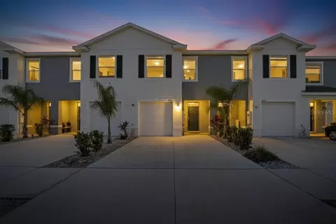 5055 Captain Davis Dr, Wimauma, FL 33598