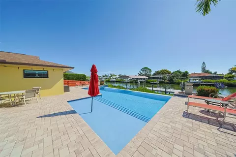 914 Chipaway Dr, Apollo Beach, FL 33572